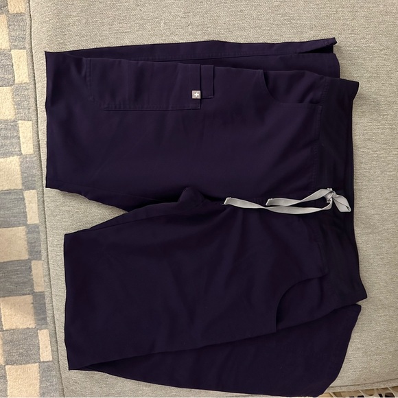 Figs Purple Scrub Set - Picture 4 of 13